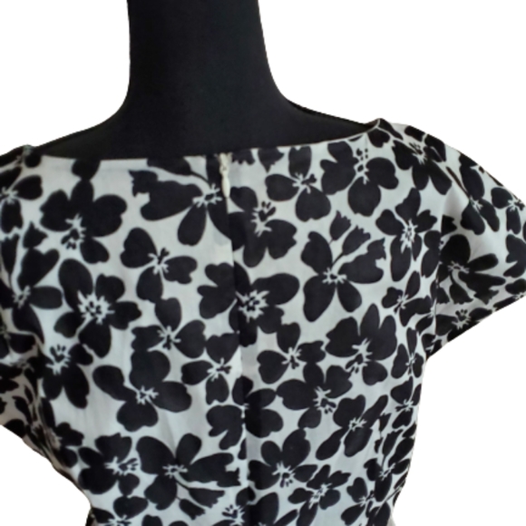 ANNE KLEIN SPRING/ SUMMER FLORAL A-LINE COTTON DRESS ( SIZE 12 ) - Picture 6 of 7